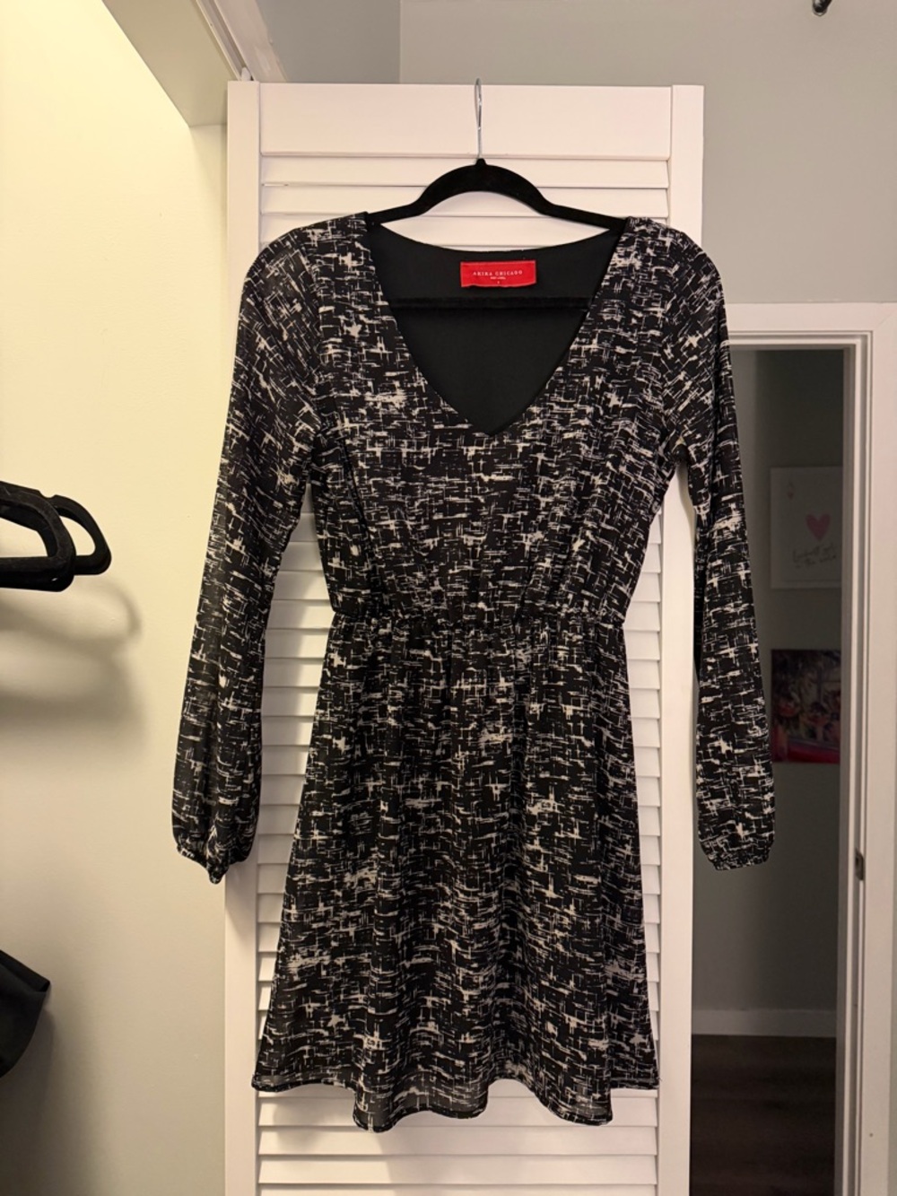 Black & White Printed Long-Sleeve V-Neck Dress